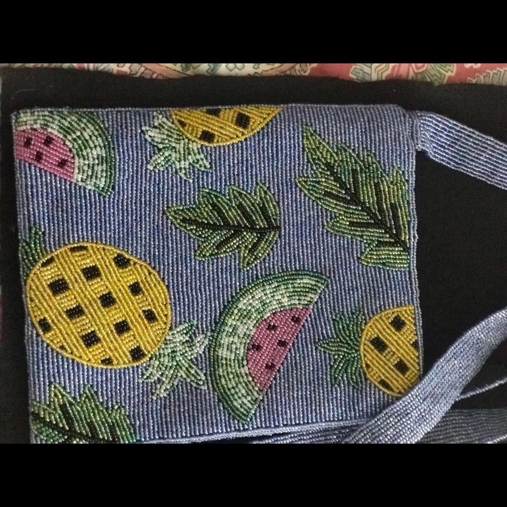 Beaded fruit design purse like new